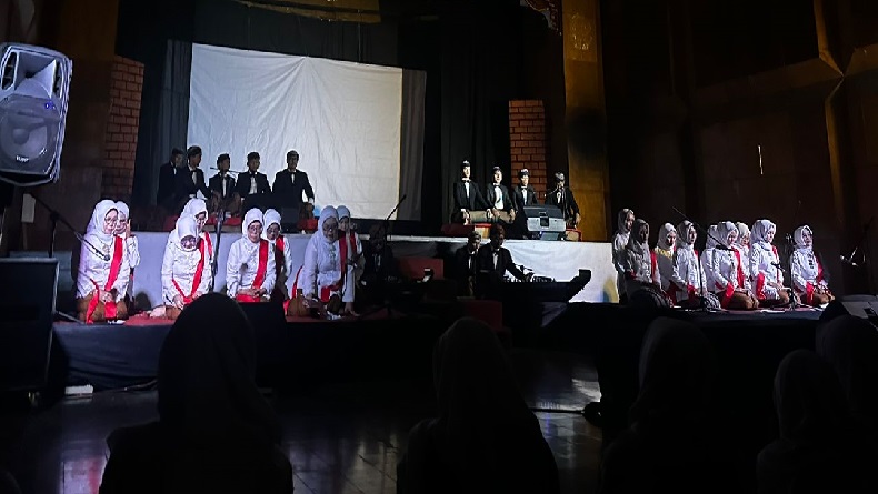 Peringatan 1 Tahun Gempa Cianjur, Pagelaran Mamaos Cianjuran Lintas Generasi Pukau Ratusan Penonton