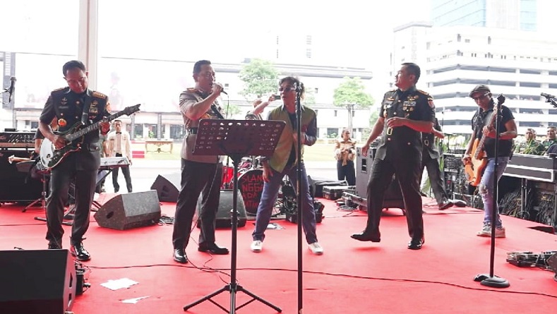 Ada Band Baru! Panglima TNI Jadi Gitaris, Kapolri Vokalis dan KSAD Backing Vocal
