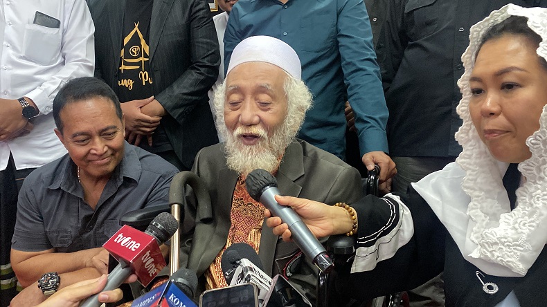 Ulama Karismatik Banten Abuya Muhtadi Gabung TPN, Partai Perindo: Suntikan Energi bagi Ganjar-Mahfud