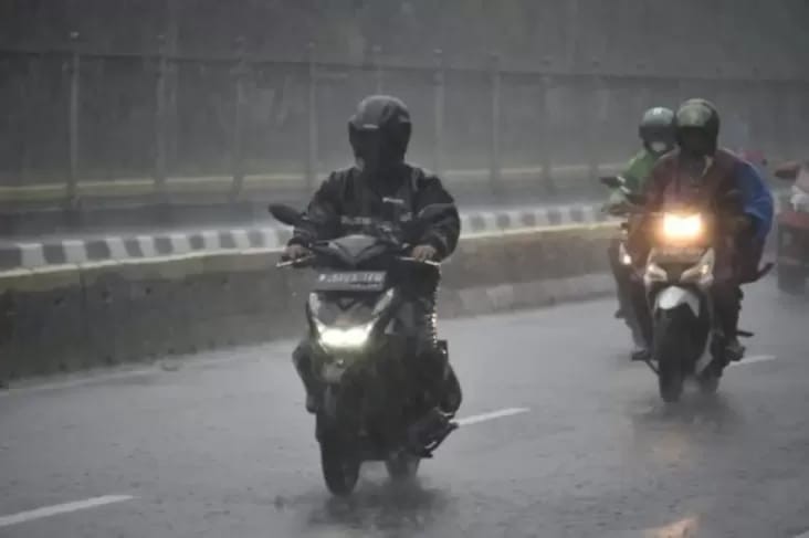 Tips Memilih Jas Hujan yang Tepat bagi Pengendara Motor