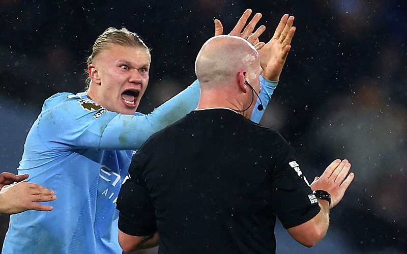 Merasa Dirugikan Wasit di Akhir Laga Man City Vs Tottenham Hotspur, Erling Haaland Berang