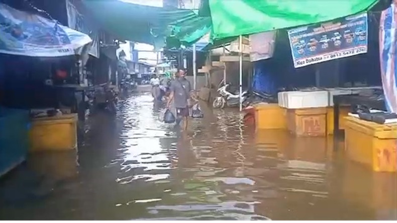 Banjir Rendam 8 Desa di Ketapang, 7.000 Warga Bertahan di Rumah