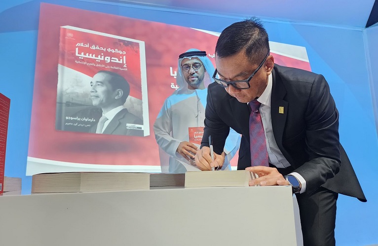 Jadi Inspirasi, Biografi Jokowi Karya Dirut PLN Diluncurkan di Dubai dalam Bahasa Arab
