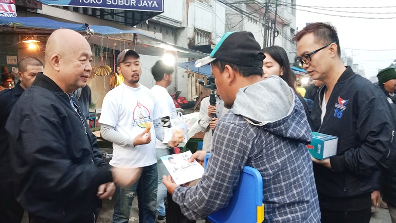Dikunjungi Caleg Partai Perindo Djoni Toat, Pedagang Bandung: Beliau Banyak Membantu