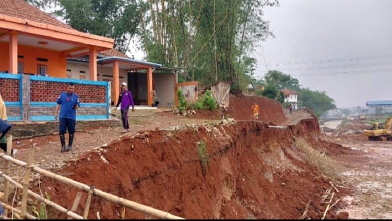 10 Rumah Terdampak Longsor di Tangerang Imbas Hujan Deras sejak Semalam