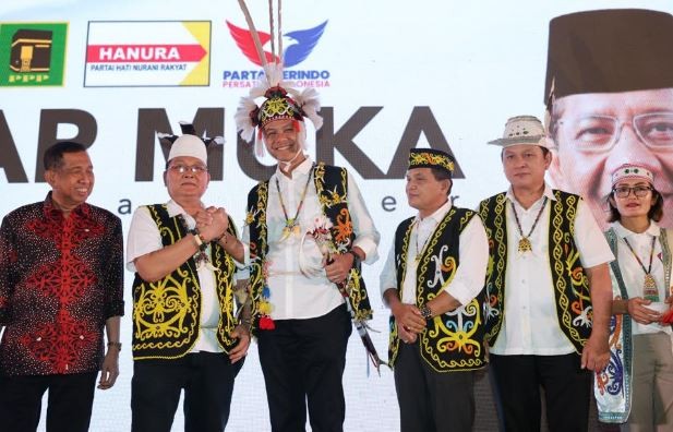 Jadi Warga Kehormatan Suku Dayak Kaltim, Ganjar: Lokalitas Budaya Tak Boleh Diabaikan
