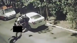 Apes, Sepasang Kekasih Dirampok saat Asyik Berhubungan Badan di Mobil