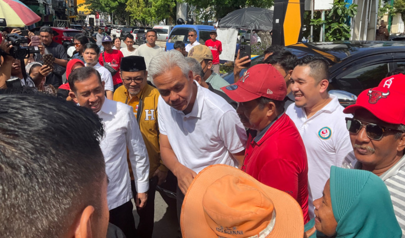 Ganjar Sapa Masyarakat Balikpapan, Cek Harga Sembako hingga Nongkrong Bareng Gen Z