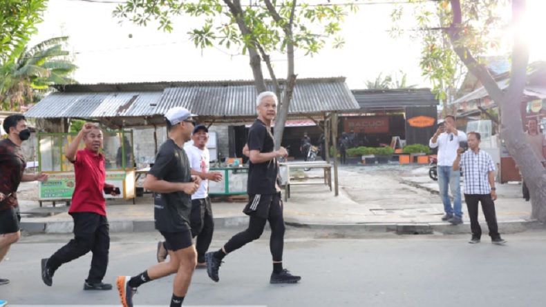 Kunjungi Palu, Ganjar Joging Sembari Sapa Warga dan Ziarah ke Makam Ulama Sulteng