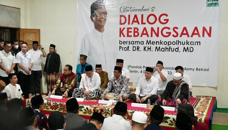 Mahfud Ajak Santri Mencoblos di TPS: Jangan Pilih karena Dikasih Duit