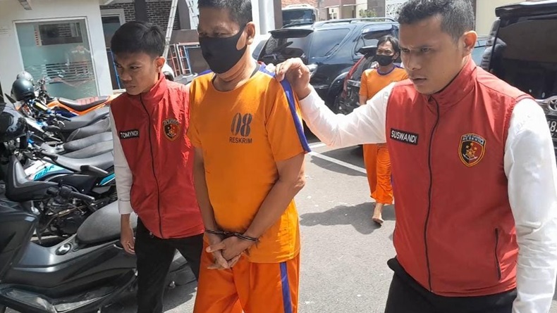 Tipu 139 Calon Sekuriti, 2 Pria Paruh Baya di Karawang Ditangkap Polisi