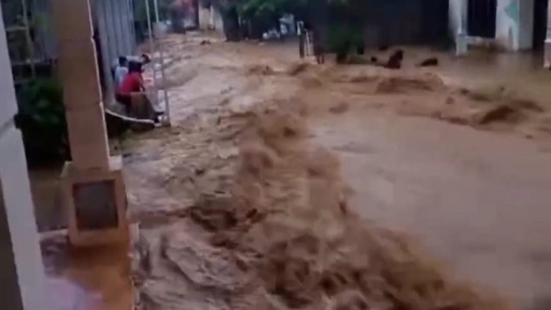Ngeri, Detik-detik Banjir Bandang Terjang Sukolilo Pati, Warga Berdoa Mohon Keselamatan
