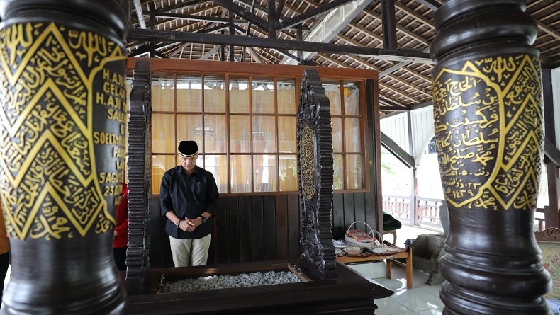 Ziarah ke Makam Raja-Raja Kutai Kartanegara, Ganjar: Jangan Sampai Kita Melupakan Leluhur
