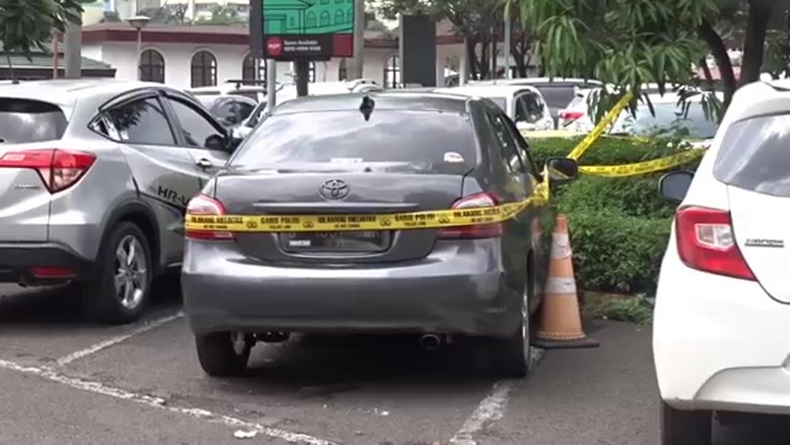 Geger, Pemuda Tewas Membusuk dalam Sedan Camry di Parkiran Stasiun Bandung 
