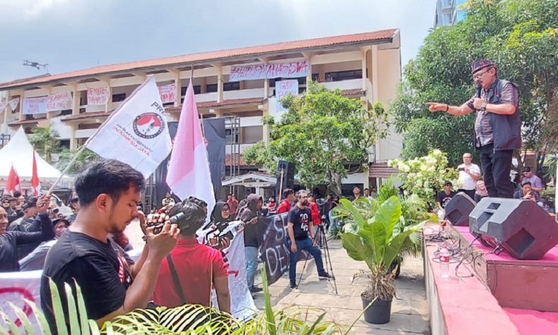 Gelar Aksi Damai di Untag Surabaya, Ribuan Mahasiswa Tolak Dinasti Politik