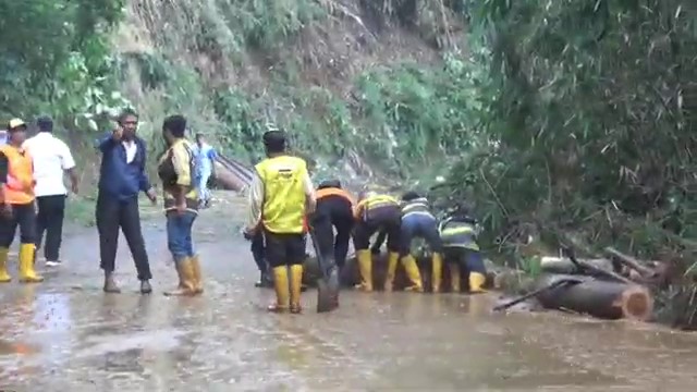 Longsor Terjang Jalan Provinsi di Purwakarta, Jalur Ditutup Sementara