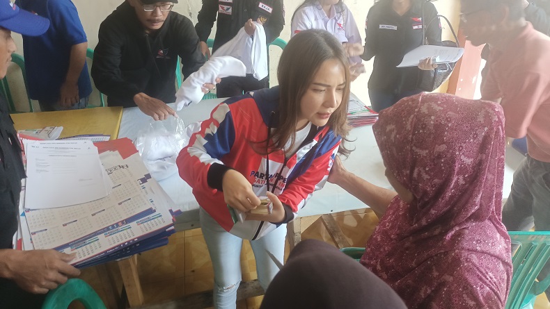 Caleg Partai Perindo Rere Tati Blusukan di Pancoran Mas Depok, Sosialisasi Ganjar-Mahfud