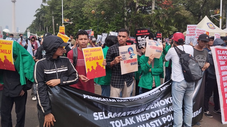 Massa Gelar Aksi di Patung Kuda Jakpus, Singgung Ada Capres Pelanggar HAM