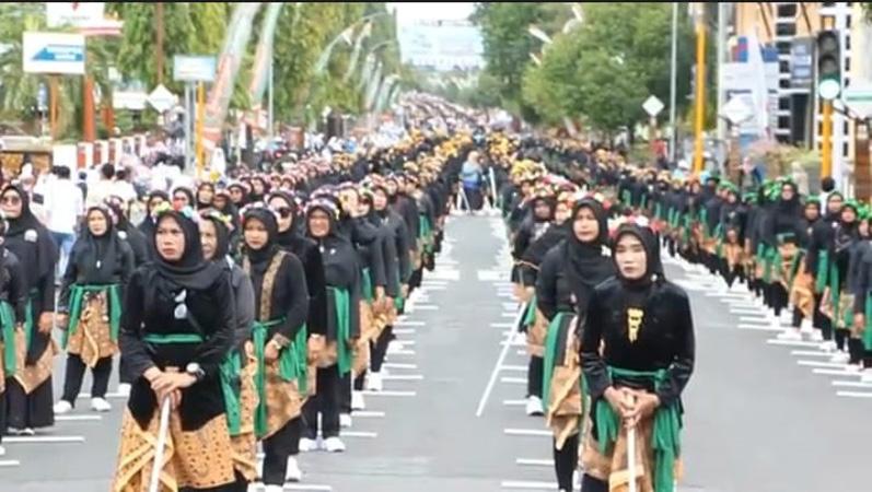 Keren, Ribuan Ibu-ibu Pawai Kebaya Sepanjang 2 Km Meriahkan Hari Jadi Blora ke-274
