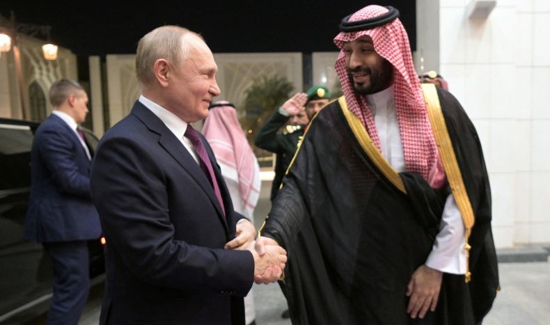 Potret Keakraban Putin dengan Pangeran MBS, Sepakat Bertemu Lagi di Moskow