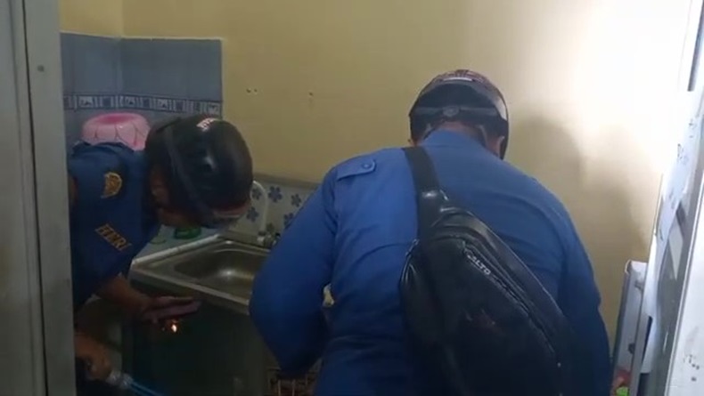 Ular 1 Meter Tiba-tiba Masuk Puskesmas Salagedang Majalengka, Puluhan Nakes Panik 