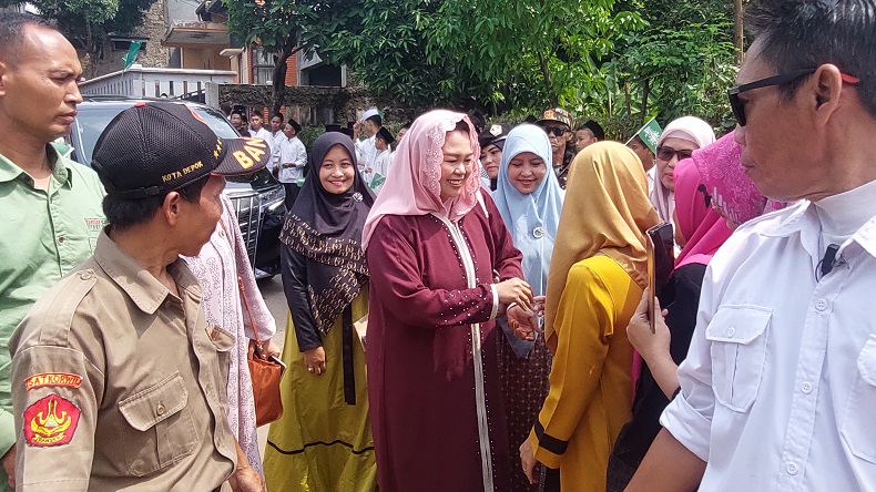 Yenny Wahid Hadiri Istigasah di Ponpes Assa'adah Depok, Disambut Hadrah dan Bendera NU