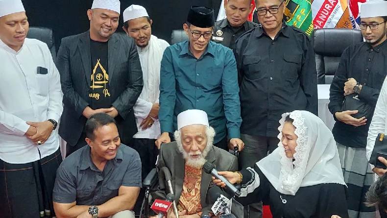 Mantap Dukung Ganjar-Mahfud, Abuya Muhtadi Persilakan Siapa pun Bersilaturahmi