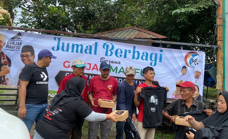 Relawan Arus Ganjar Sumut Bagikan 3.000 Nasi Kotak untuk Warga Kurang Mampu 