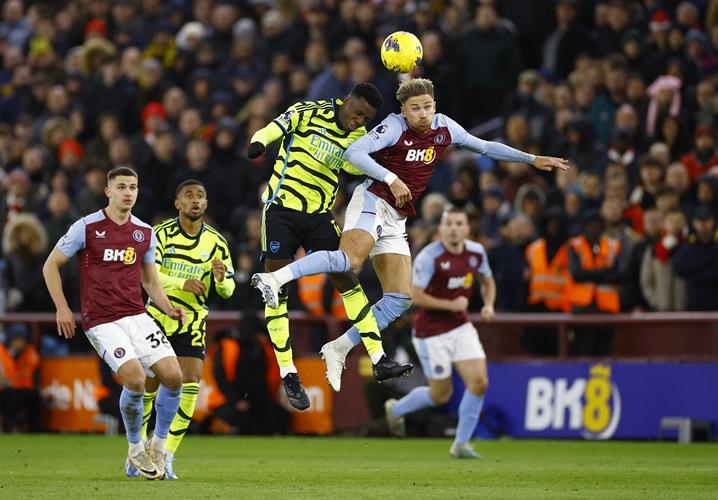 Hasil Lengkap Liga Inggris Semalam: Arsenal Dibungkam Aston Villa, Man United Babak Belur