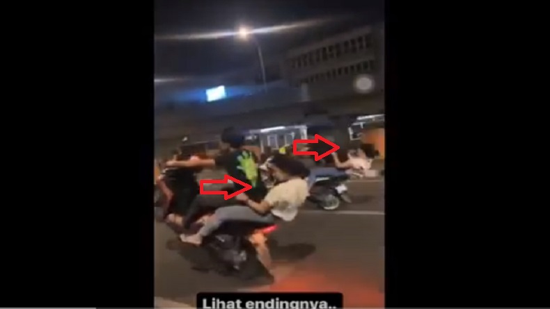 Viral Aksi Freestyle 2 Motor Bonceng Gadis hingga Kepala Nyaris Sentuh Aspal di Makassar