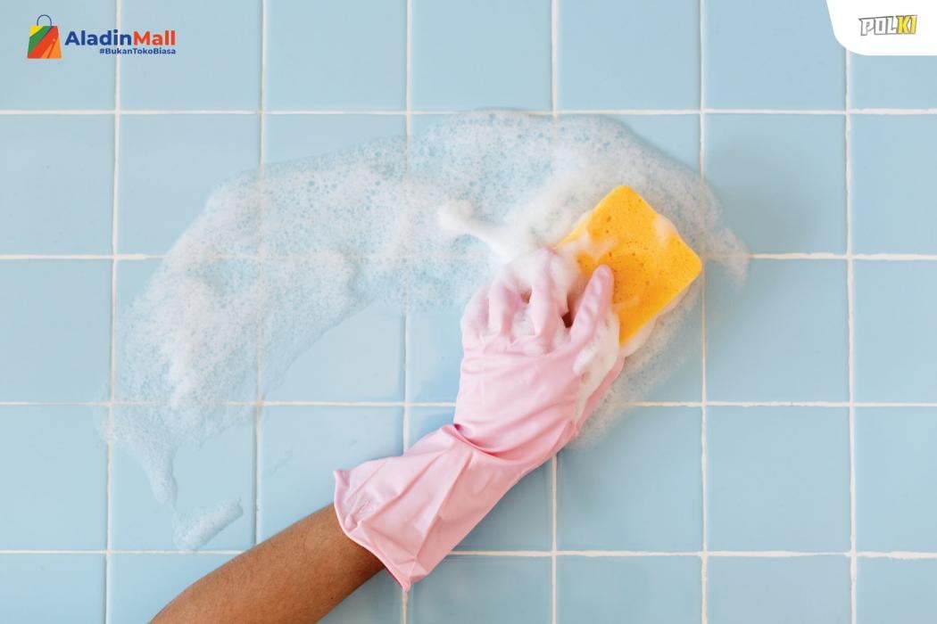 Ampuh Banget! Begini Cara Membersihkan Kerak Kamar Mandi yang Wajib Dicoba
