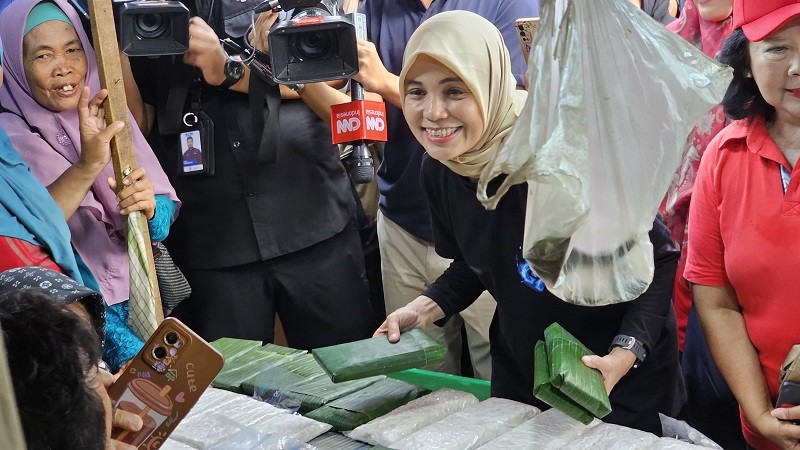 Borong Dagangan Penjual Pasar Rau Serang Banten, Atikoh Tak Mau Beli Barang Impor 