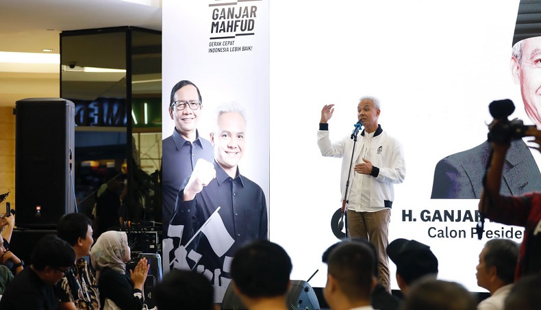 Dukung Produk Dalam Negeri, Ganjar Sebut Official Merchandise Bantu Usaha Kecil