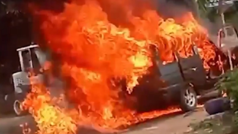 Mobil Terbakar Hebat di Tana Toraja, 1 Orang Terluka Dilarikan ke RS