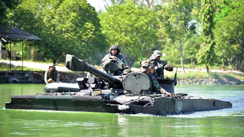 Pastikan Semua Sistem Bekerja Baik, Batalyon Tank Amfibi 2 Marinir Laksanakan Uji Arung