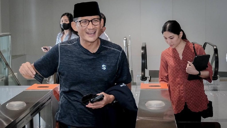 Perdana Naik Whoosh dari Jakarta ke Bandung Ditemani Wamenparekraf, Sandiaga Uno: Seru Banget