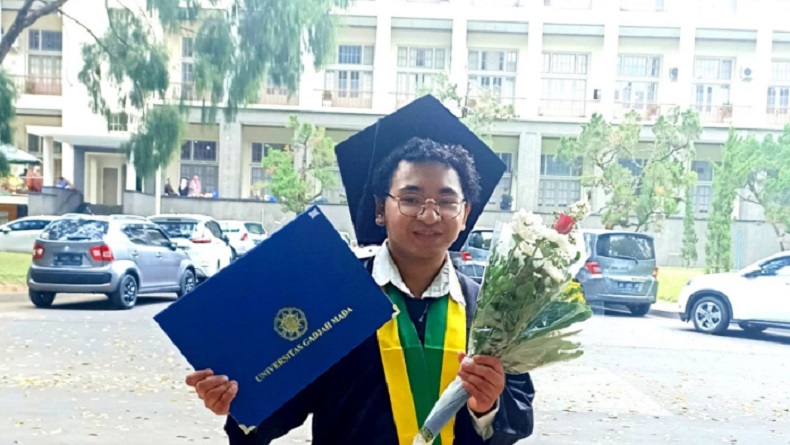 Kisah Inspiratif Rivaldy, Putra Papua Raih Sarjana Kedokteran UGM 