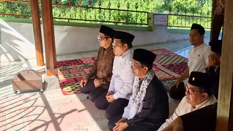 Mahfud MD Ziarah ke Makam Abuya Dimyathi Banten