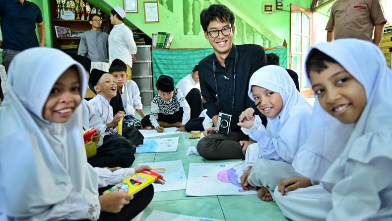 Alam Ganjar Berbagi ke Anak Yatim Piatu di Bekasi, Tanamkan Semangat Gapai Cita-Cita