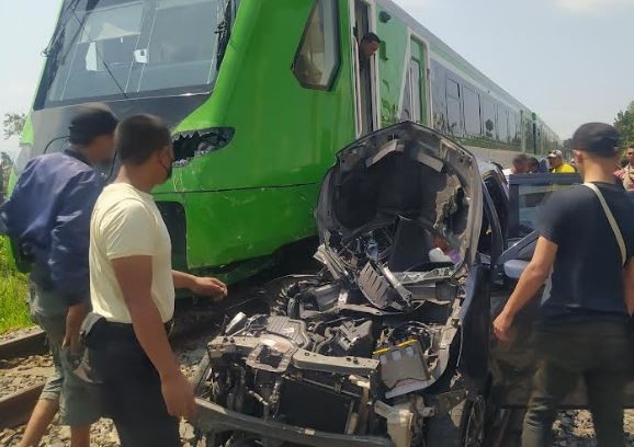 5 Fakta Minibus Tertabrak Kereta Feeder Whoosh Tewaskan 5 Orang di KBB, Korban Hendak ke Rumah Nenek