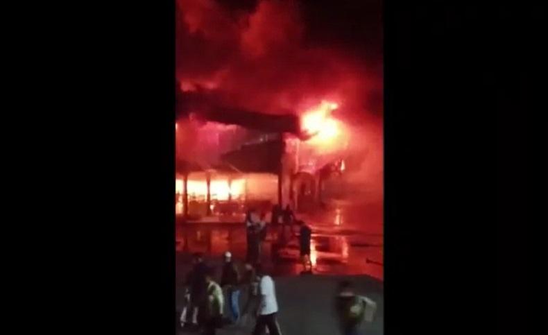 Gudang Garmen di Sukabumi Terbakar Hebat, Warga Panik Selamatkan Pekerja 