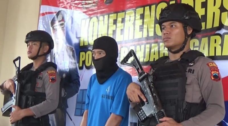 Pria Berpura-pura Jadi Jemaah Curi Motor di Masjid Banjarnegara, Aksinya Terekam CCTV