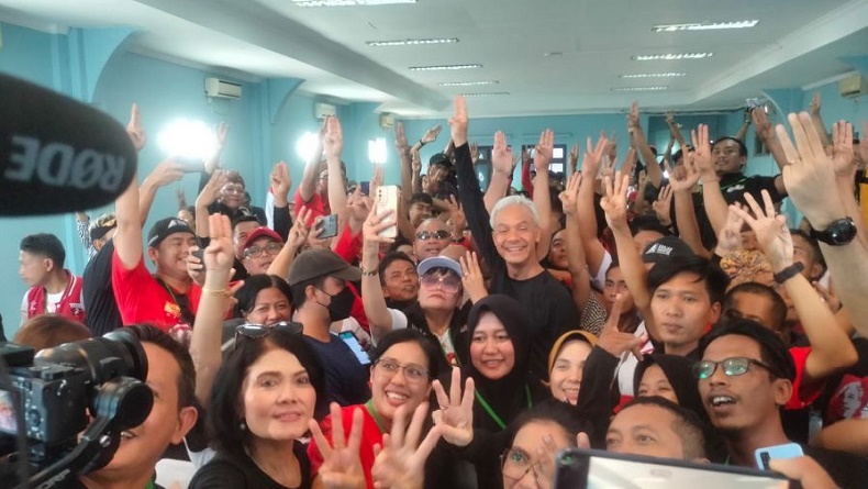 Relawan di Karawang Antusias Dikunjungi Ganjar, Optimistis Menang Satu Putaran