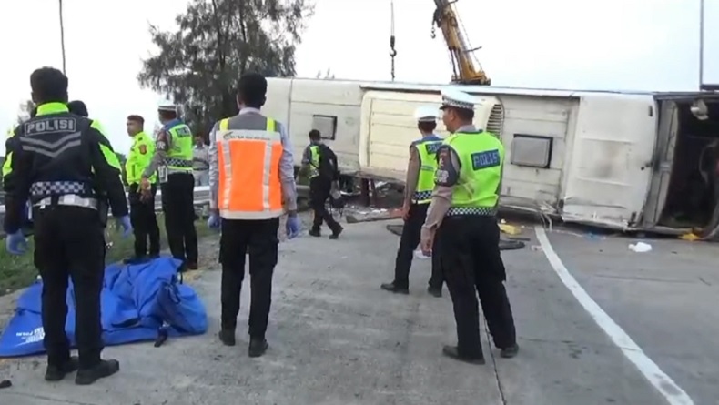 Kecelakaan Maut Bus PO Handoyo di Tol Cipali, Korban Tewas dan Luka Bergeletakan di Jalan