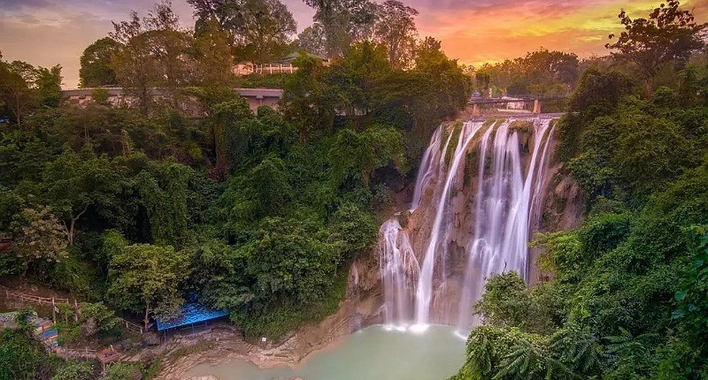 Surga Indah Tersembunyi di Tuban Punya Air Terjun Cantik Kolamnya Kehijauan saat Kemarau 