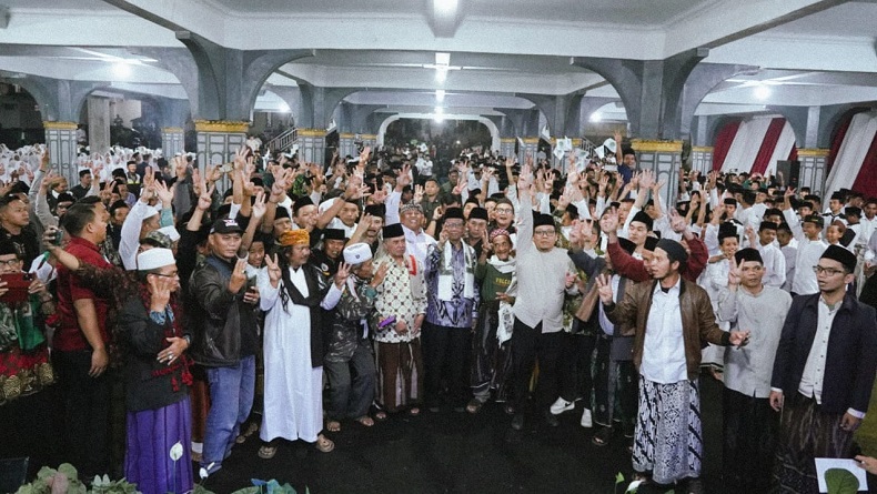 Pimpinan Ponpes Fauzan Garut KH Aceng Abdul Mujib: Mahfud MD Kebanggaan Santri dan Kiai