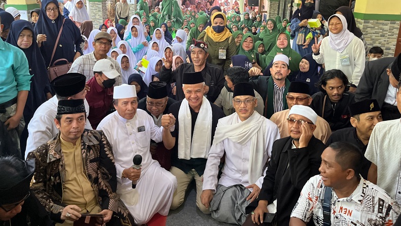 Senangnya Kiai dan Bu Nyai Bekasi, Ganjar Komitmen Lanjutkan Insentif Guru Ngaji