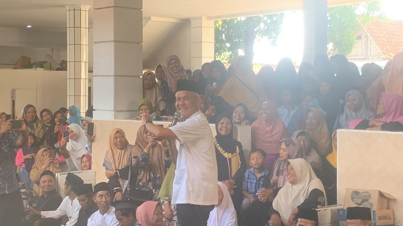 Ganjar ke Emak-emak Magelang: Sekolahkan Anak yang Tinggi, Jangan Buru-buru Dinikahkan