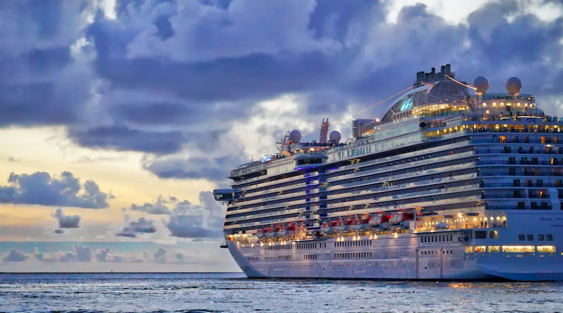 Inspirasi Liburan Natal dan Akhir Tahun di Kapal Pesiar, Bisa Menikmati Apa Saja?   