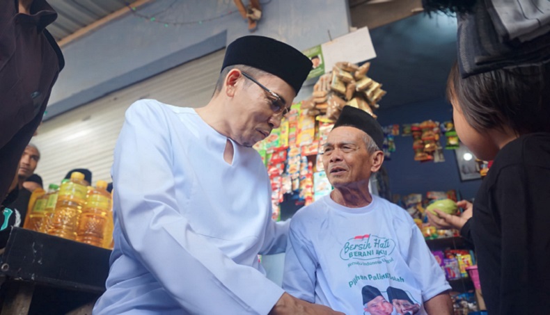 TGB Zainul Majdi Pantau Sebaran APK Ganjar-Mahfud di Pancor Lombok Timur